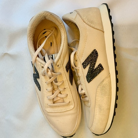 Light Pink Women’s Sz 8.5 New Balance Sneakers - Picture 4 of 5